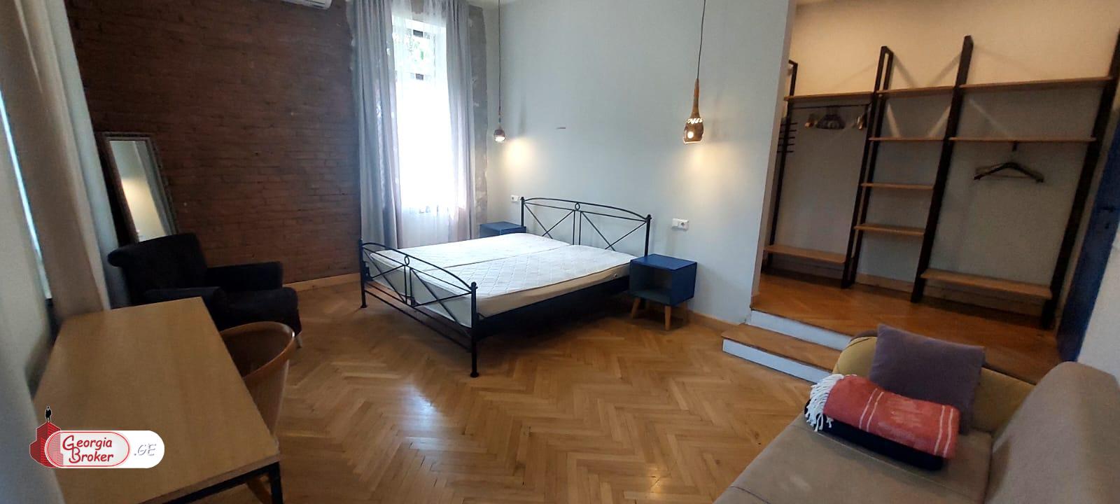 ქირავდება ახალი გარემონტებული 6 ოთახიანი ბინა ვერის პარკთან